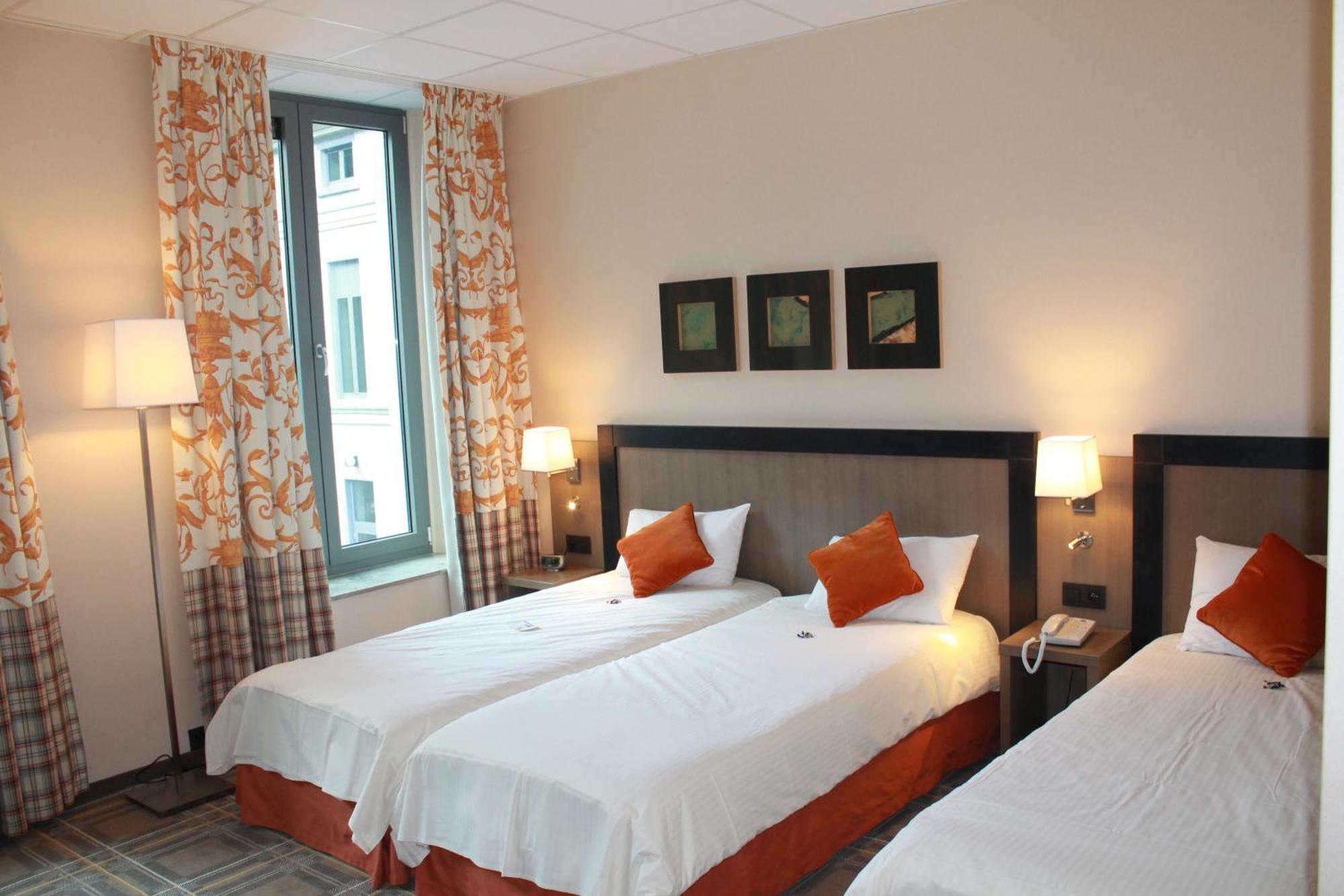 Castel De Pont-A-Lesse Hotel Dinant Bagian luar foto
